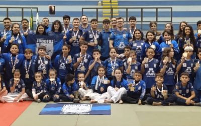 Campeão do Regional Oeste, com 104 alunos participantes.